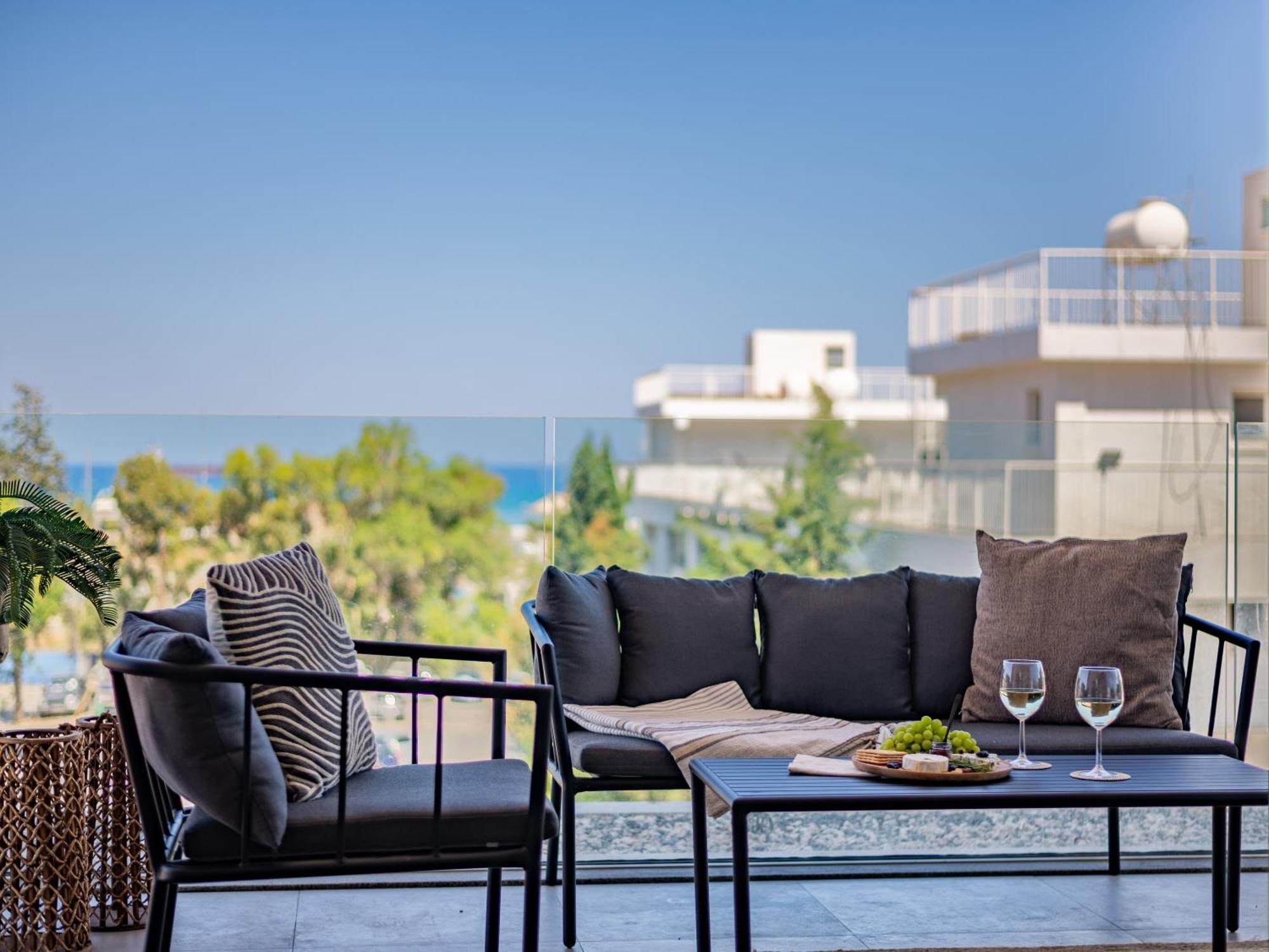 Sanders Gaia - Bright Two-Bedroom Apartment With Sea View Larnaca Exterior photo